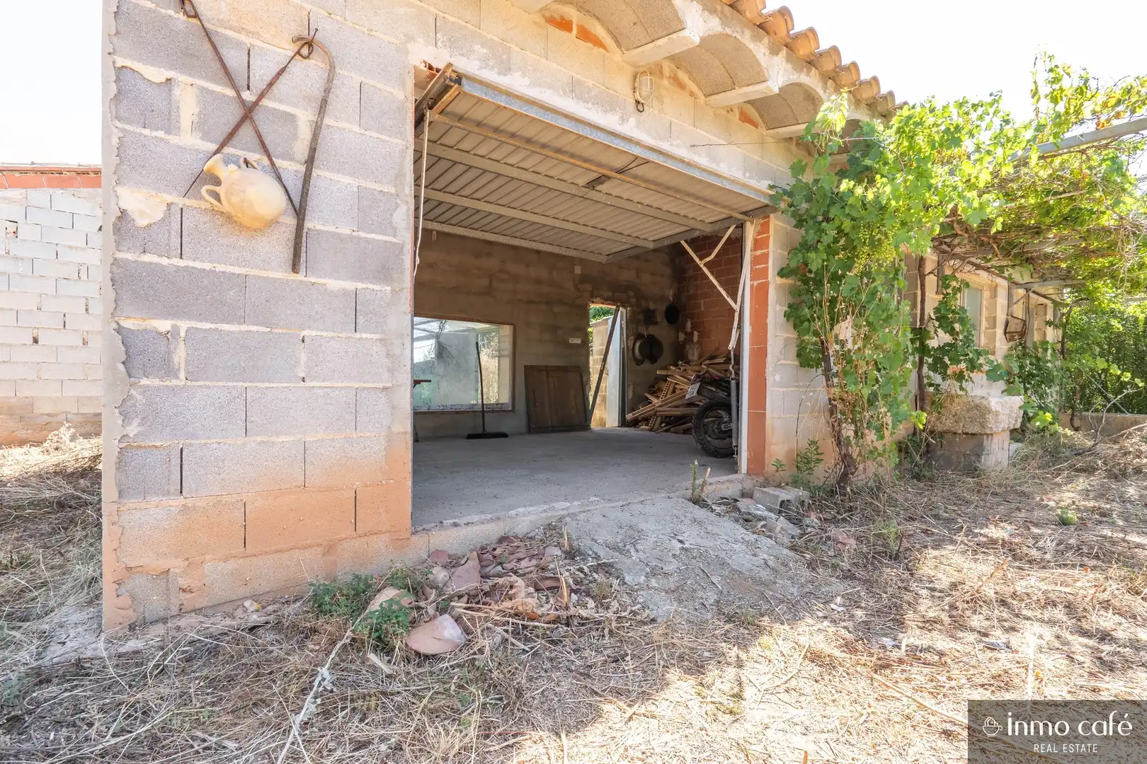 Parking of Houses for sale in Canals  with Terrace