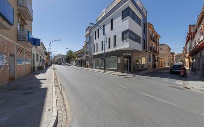 Vista exterior de Pis en venda en Churriana de la Vega amb Terrassa i Balcó