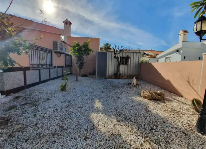 Vista exterior de Casa o chalet en venta en Torrevieja con Aire acondicionado, Calefacción y Jardín privado