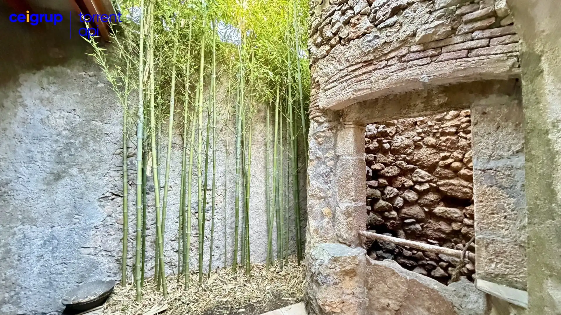 Vista exterior de Finca rústica en venda en Bellcaire d'Empordà amb Terrassa i Balcó