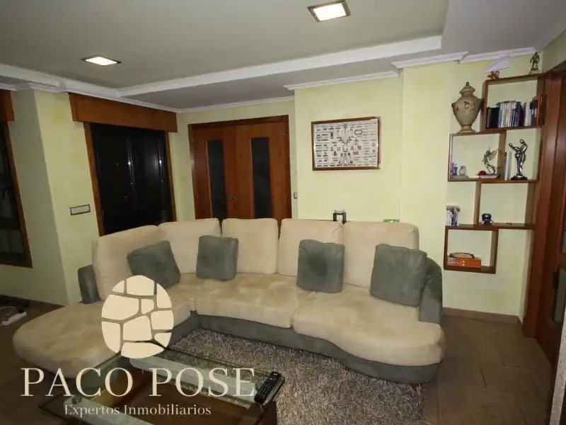 Sala d'estar de Casa o xalet en venda en Arteixo amb Calefacció, Jardí privat i Moblat