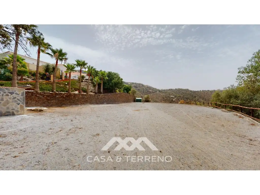 Houses for sale in Sayalonga  with Air Conditioner, Private garden and Terrace