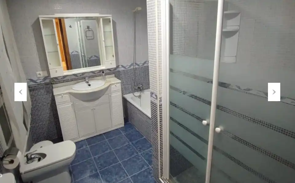 Baño de Piso en venta en Callosa de Segura con Terraza, Horno y Microondas