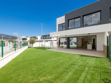 Casa aparellada amb piscina en venda a Benamara - Atalaya
