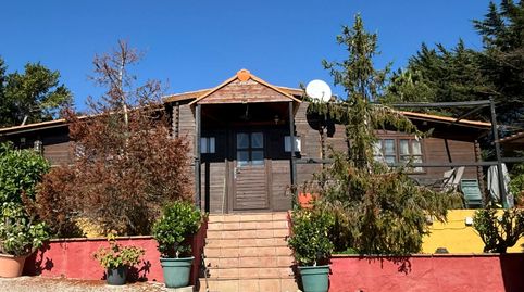 CASA DE MADERA CON PISCINA Y VISTAS AL ESTRECHO