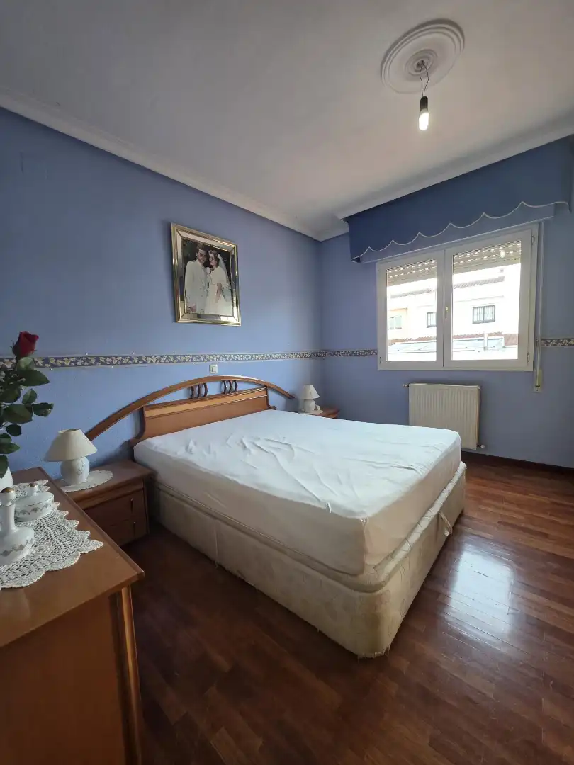 Habitación de Casa adosada en venta en Ciudad Real con Calefacción, Jardín privado y Piscina