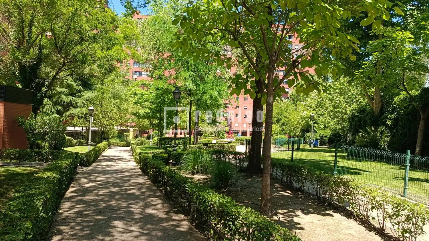 Vista exterior de Dúplex en venda en Fuenlabrada amb Calefacció, Jardí privat i Parquet