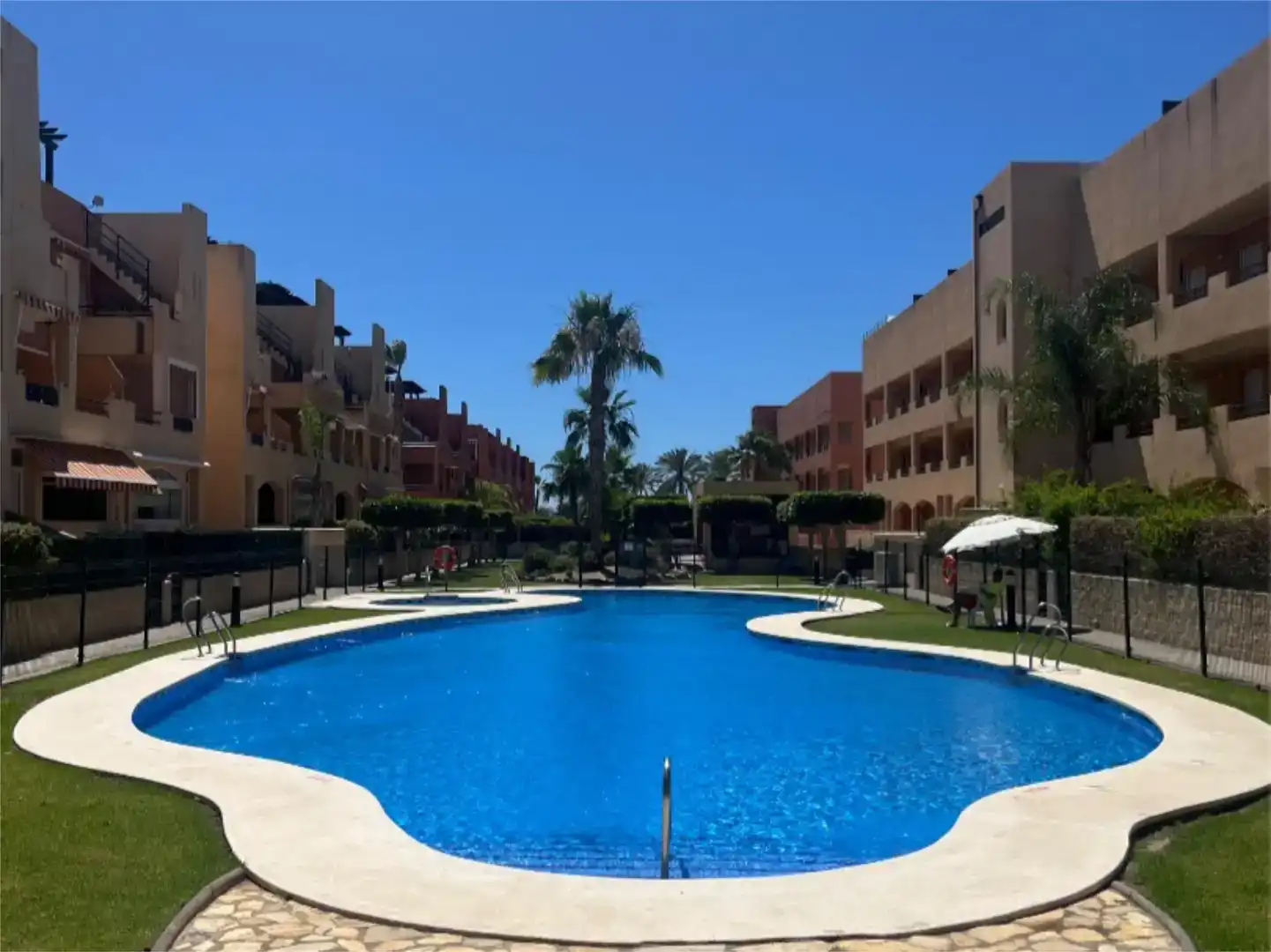 Piscina de Pis de lloguer en Vera amb Aire condicionat i Piscina