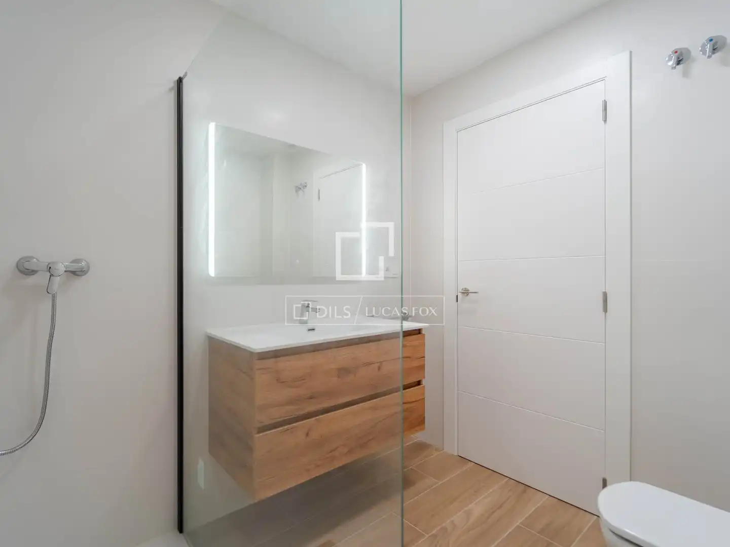 Bathroom of Houses for rent in L'Eliana  with Air Conditioner, Heating and Terrace