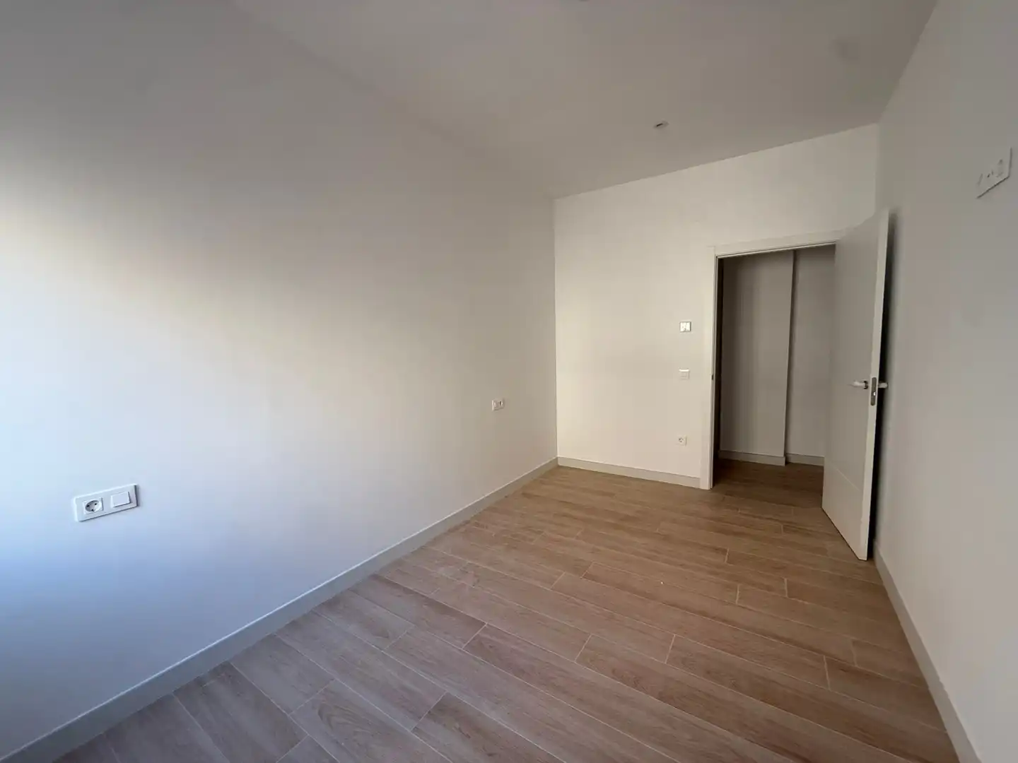 Habitación de Piso en venta en Tomelloso con Aire acondicionado, Calefacción y Jardín privado