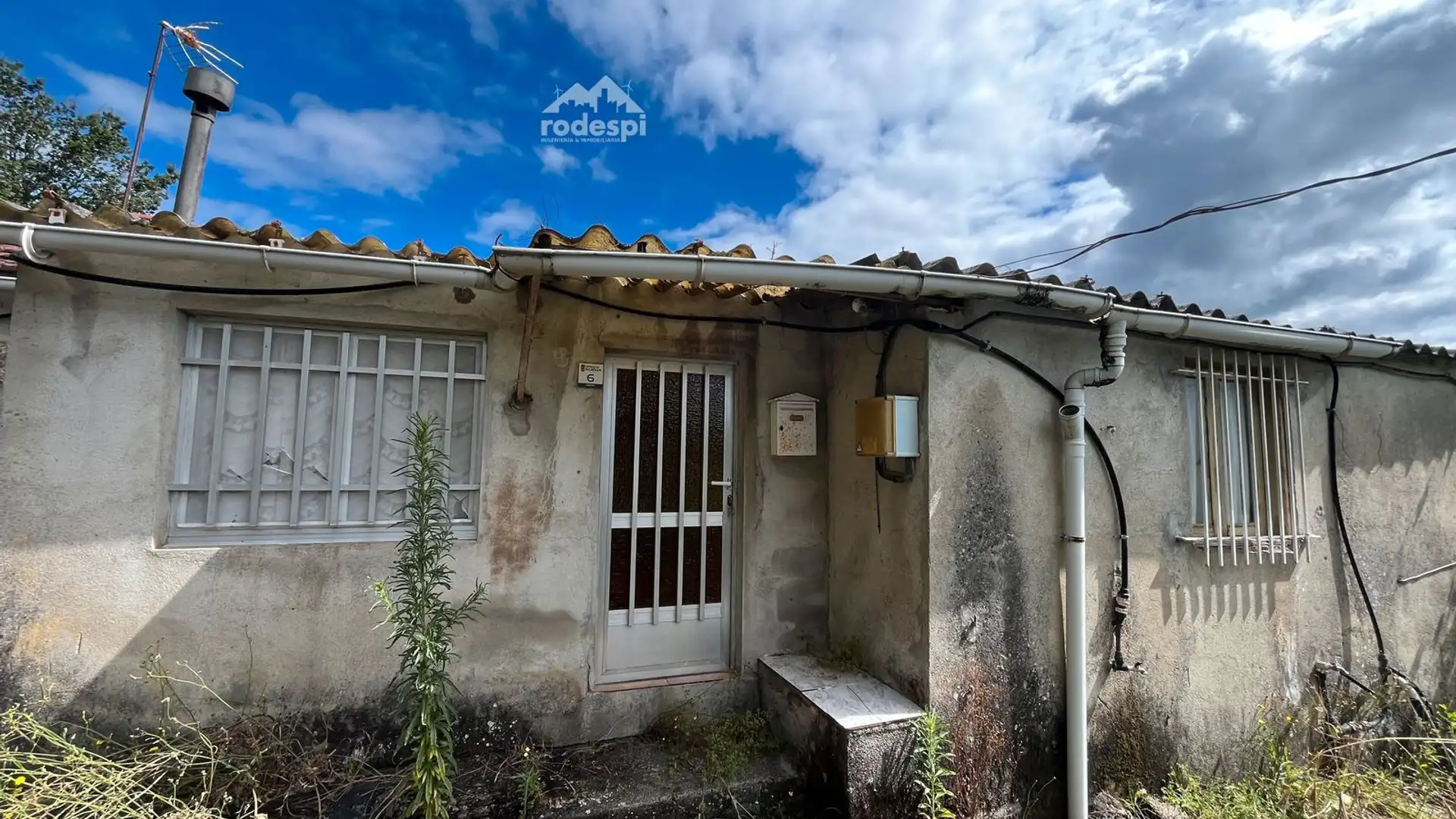 Vista exterior de Casa o xalet en venda en A Cañiza   amb Traster i Moblat