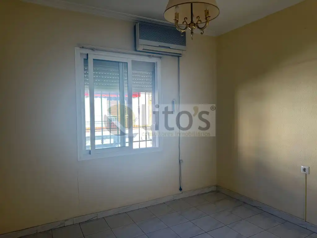 Schlafzimmer von Einfamilien-Reihenhaus zum Verkauf in Dos Hermanas
