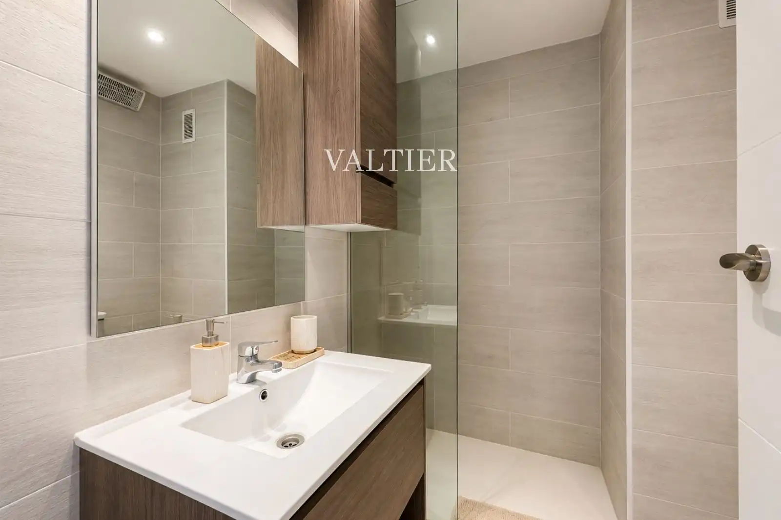 Baño de Ático de alquiler en Madrid con Aire acondicionado y Amueblado