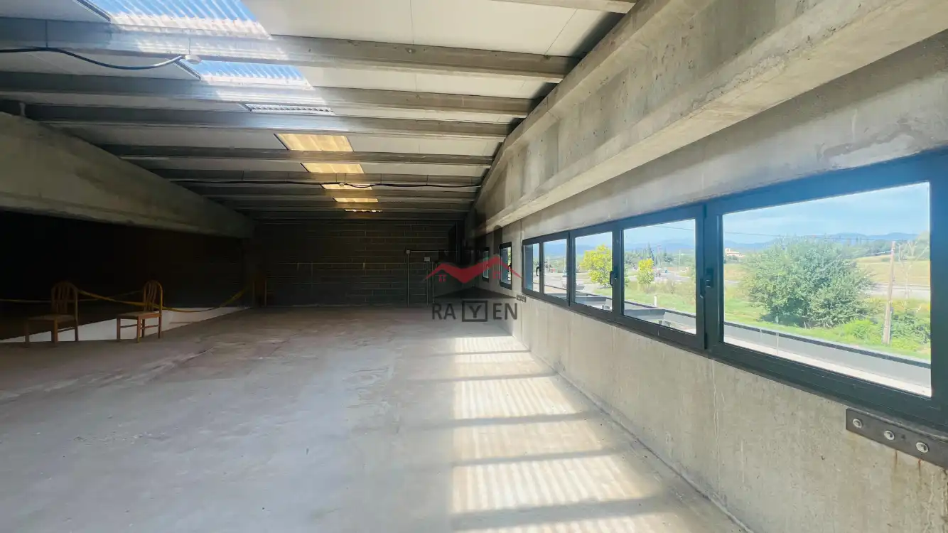 Nau industrial de lloguer a Poligon industrial La Timba, Avinyonet de Puigventós