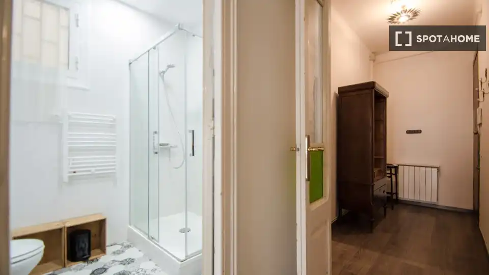 Badezimmer von Wohnung zur Miete in Barcelona mit Klimaanlage, Heizung und Möbliert