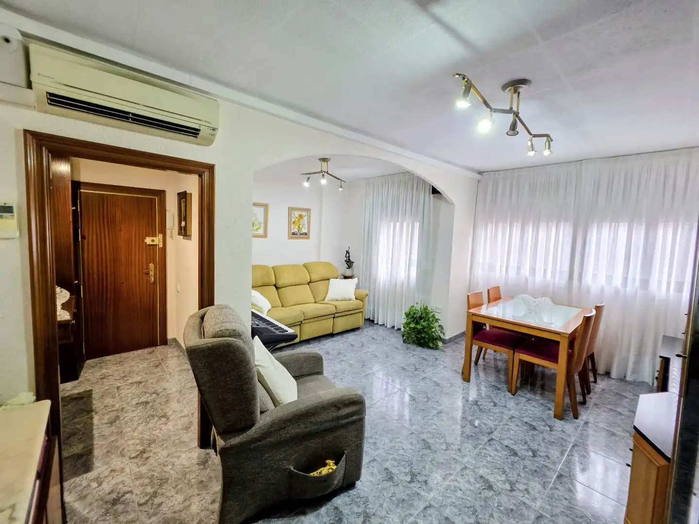 Wohnzimmer von Wohnung zum Verkauf in Cornellà de Llobregat mit Klimaanlage, Heizung und Möbliert