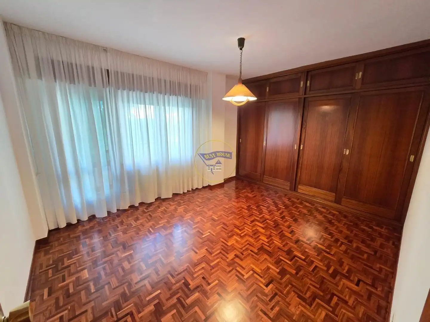 Piso en venta en Vigo  con Calefacción, Parquet y Terraza
