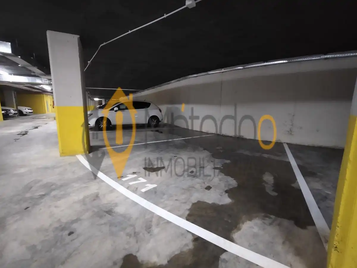 Parking de Piso de alquiler en Sevilla con Aire acondicionado, Calefacción y Parquet