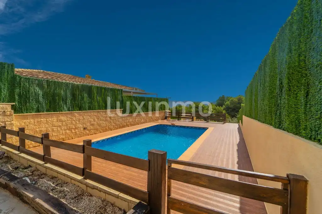 Swimming pool of Detached homes for rent in Coloma  