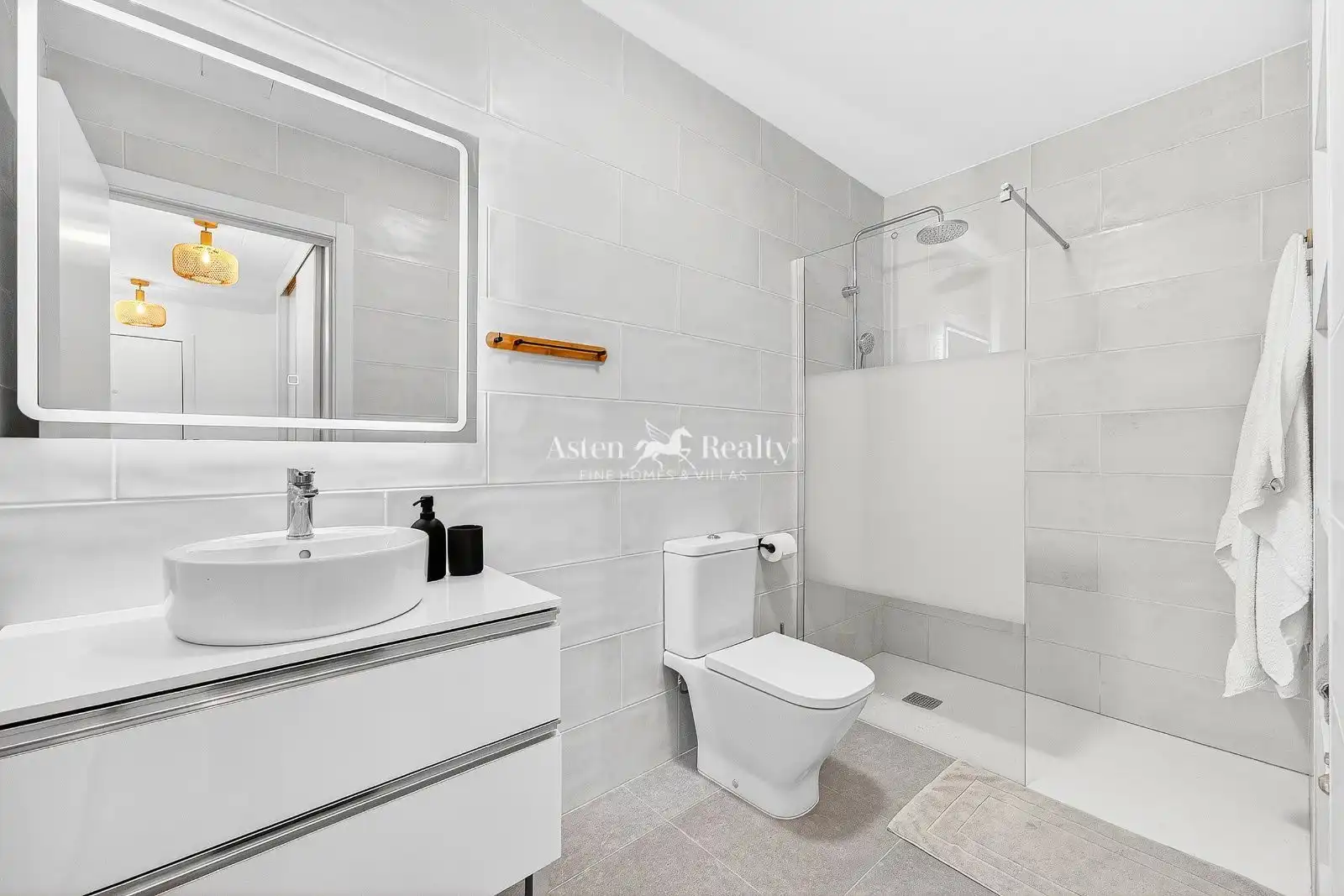 Baño de Apartamento en venta en Guía de Isora con Terraza, Trastero y Amueblado