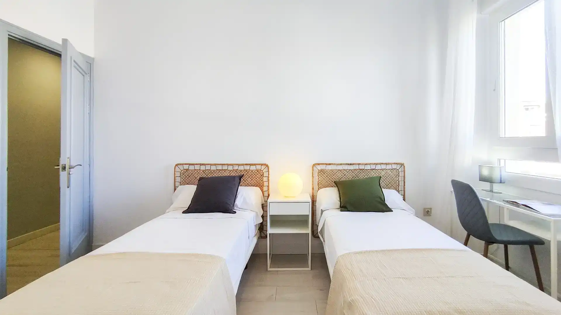 Schlafzimmer von Dachboden zur Miete in Málaga mit Klimaanlage, Abstellraum und Möbliert