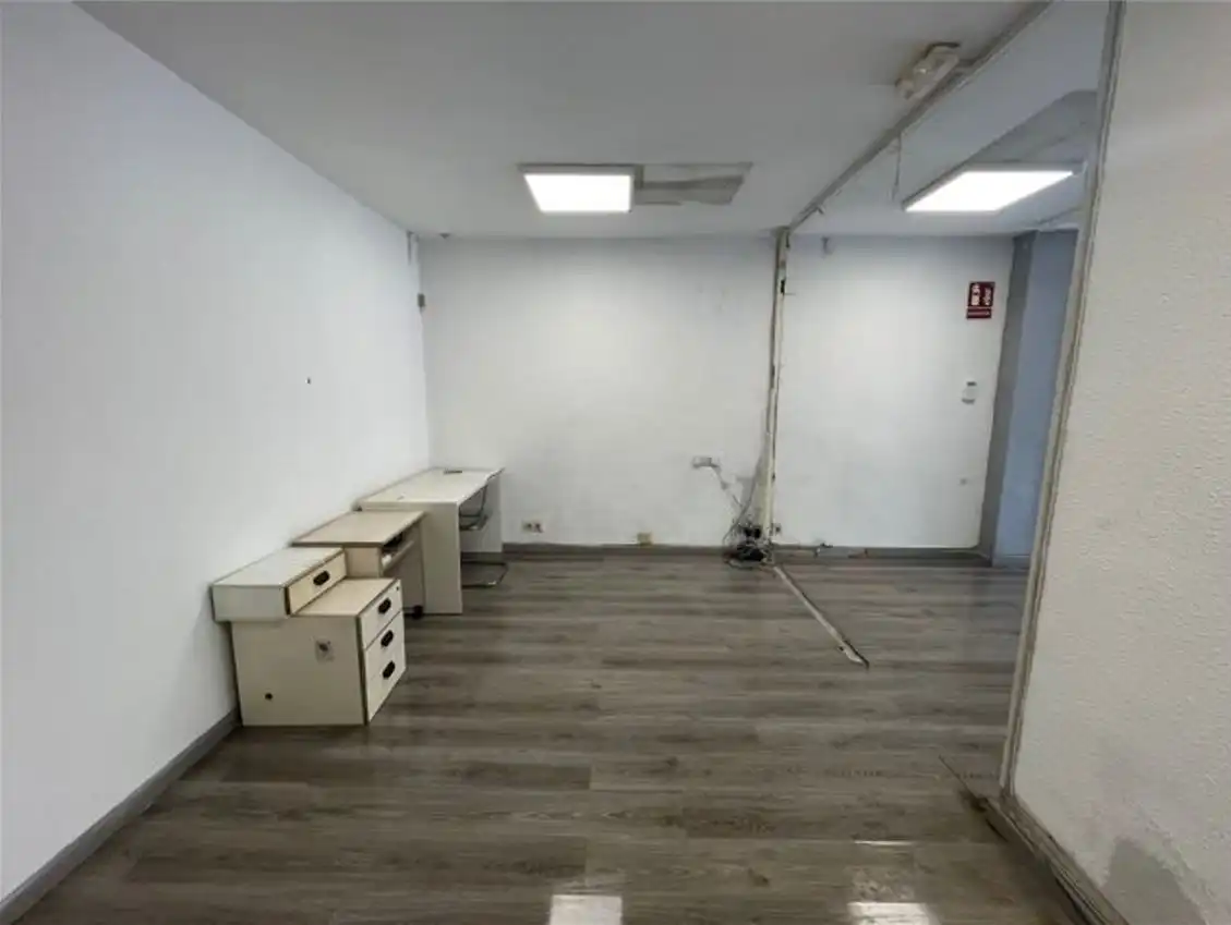 Local comercial en venda a Av Francesc Marimón, imagen 4