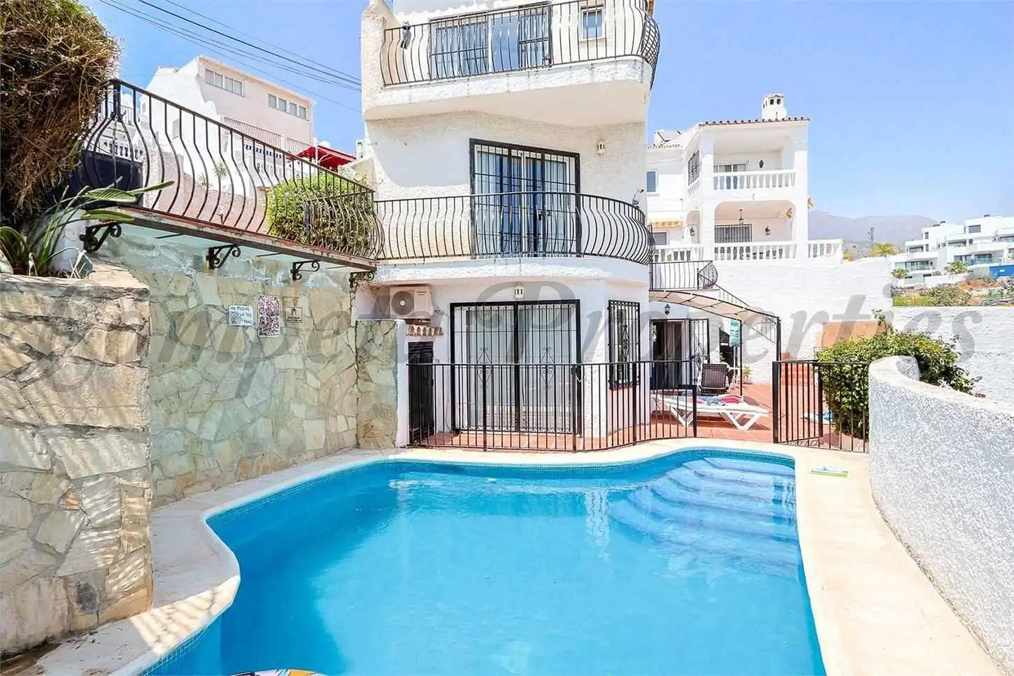 Casa con piscina en venta en Nueva Nerja