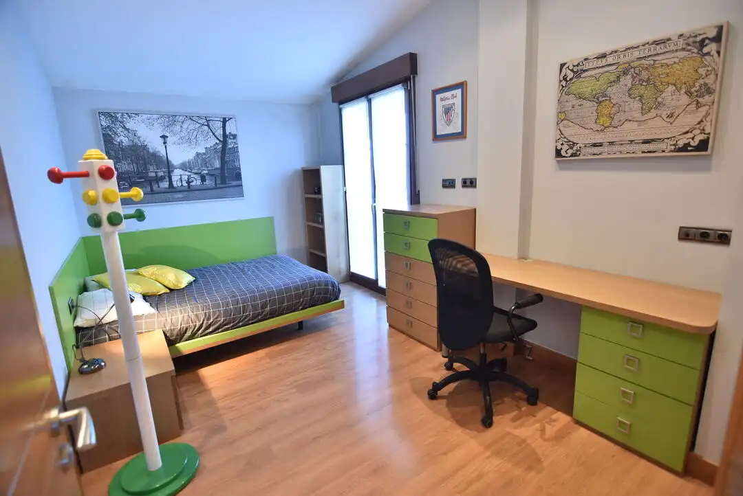 Dormitori de Casa o xalet en venda en Ermua amb Calefacció, Jardí privat i Terrassa
