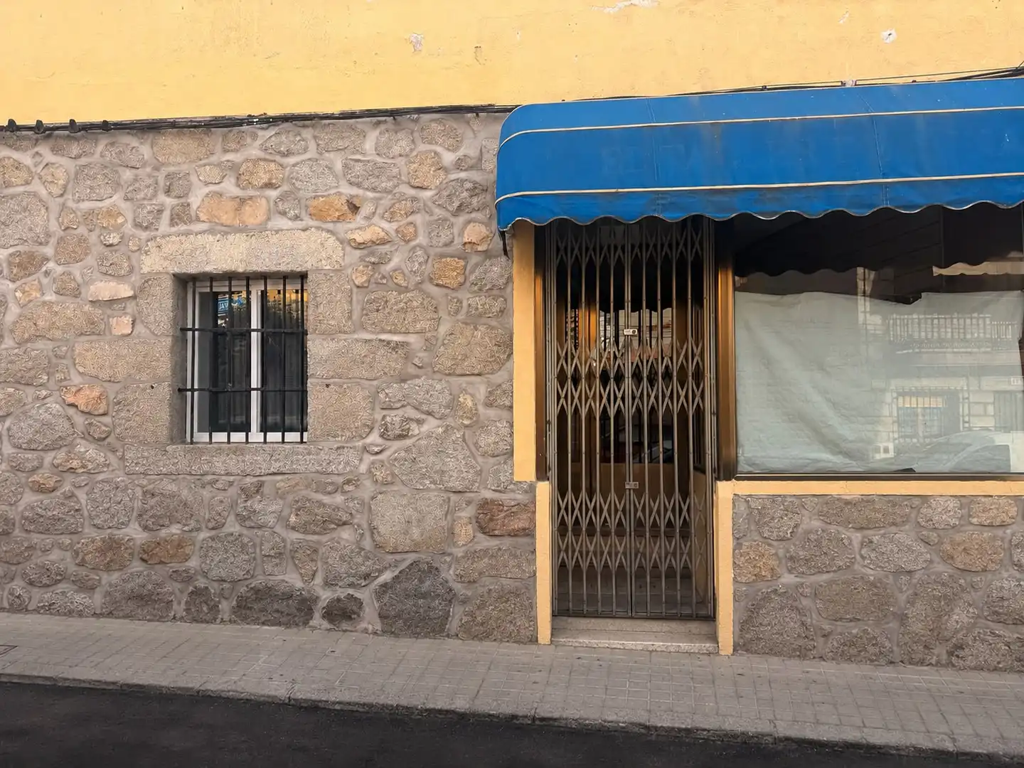 Vista exterior de Local de lloguer en Valdemorillo