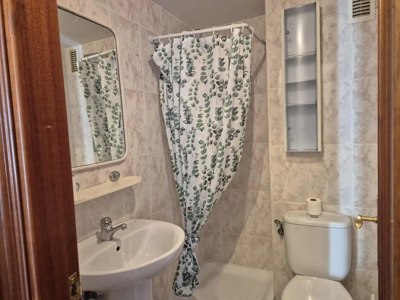 Bathroom of Flat for sale in Zaragoza  with Heating, Terrace and Storage room