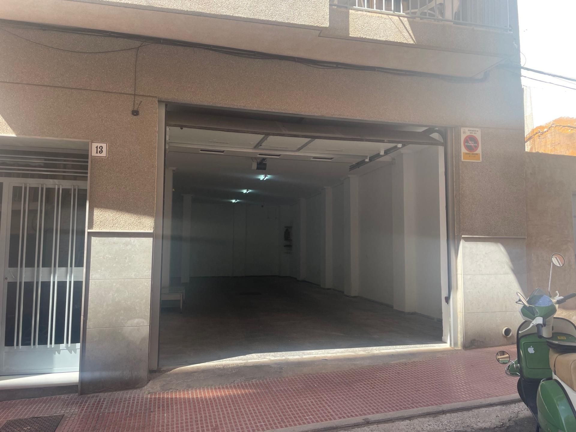 Garage to rent in Playa Levante