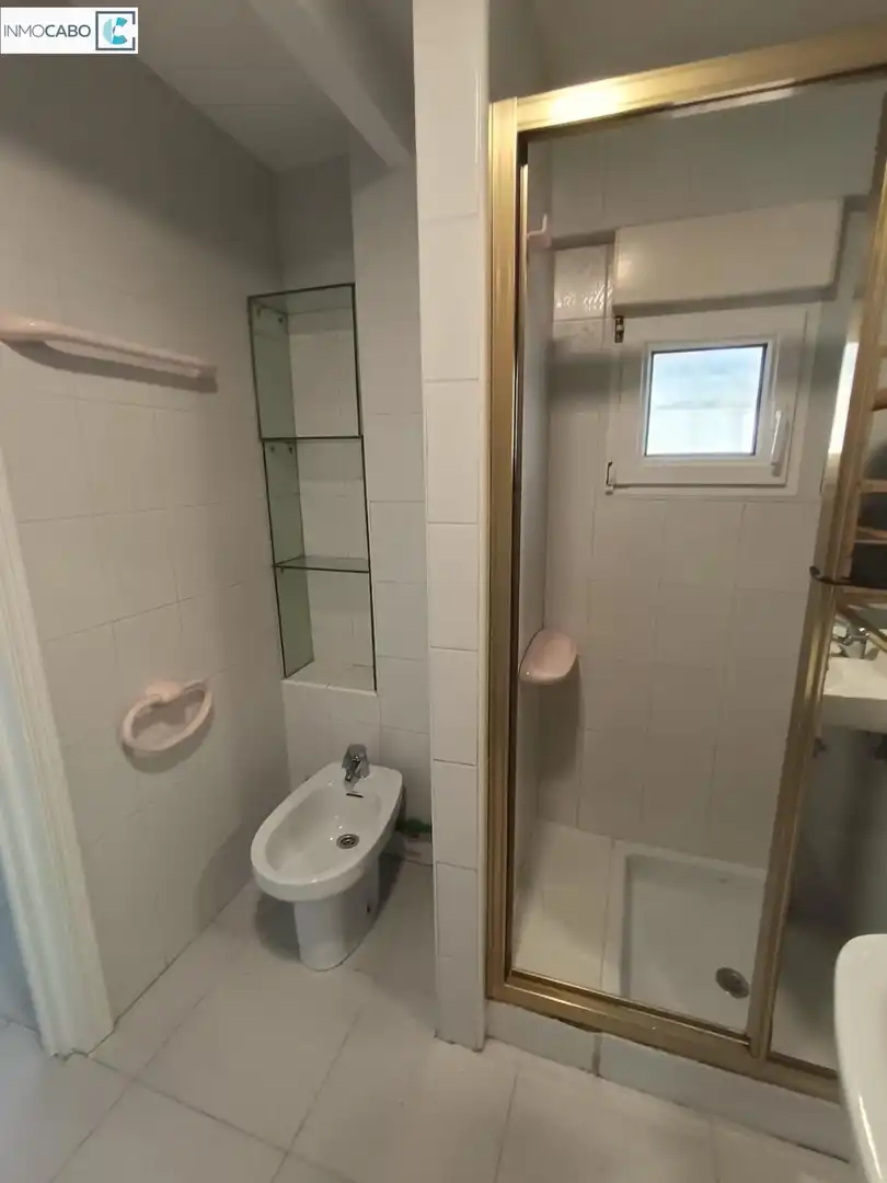 Bany de Apartament de lloguer en Los Alcázares amb Aire condicionat, Terrassa i Traster