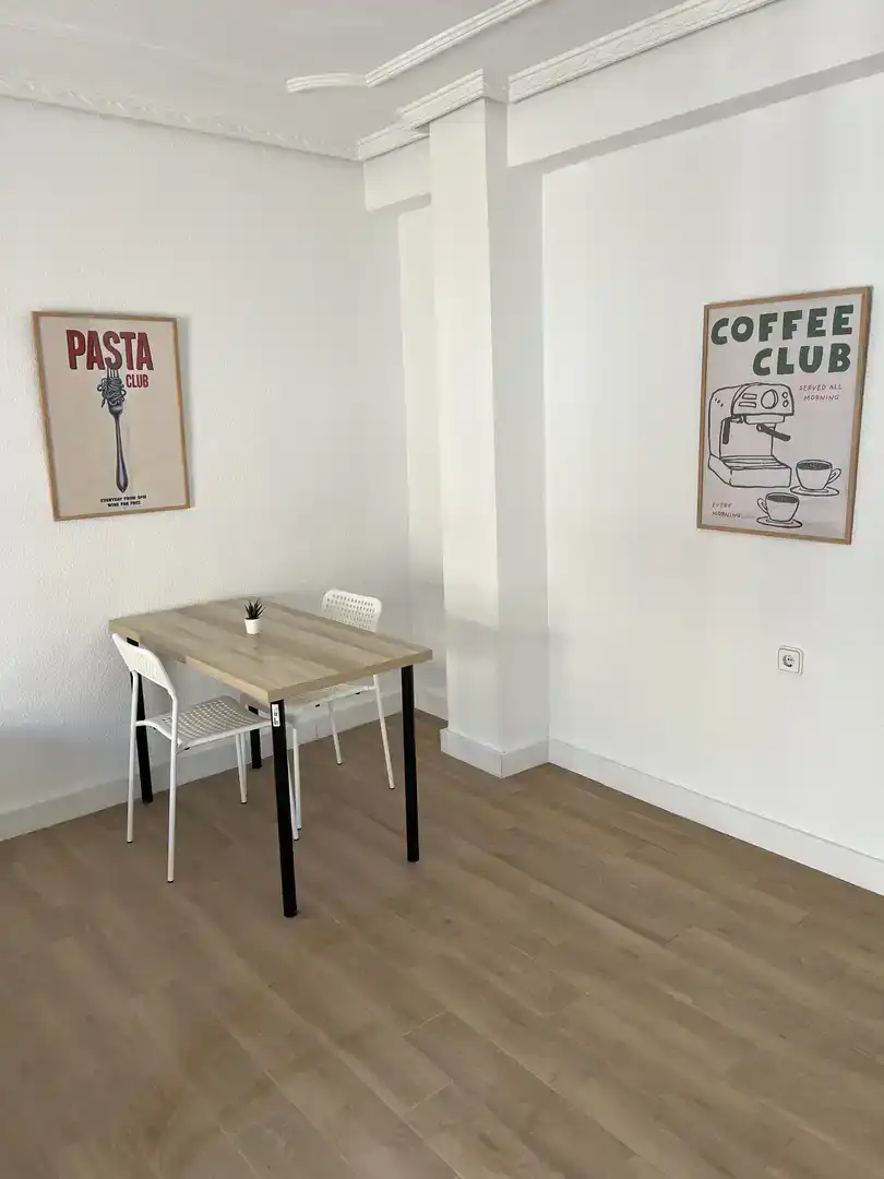 Comedor de Piso para compartir en Sax con Parquet, Amueblado y Balcón