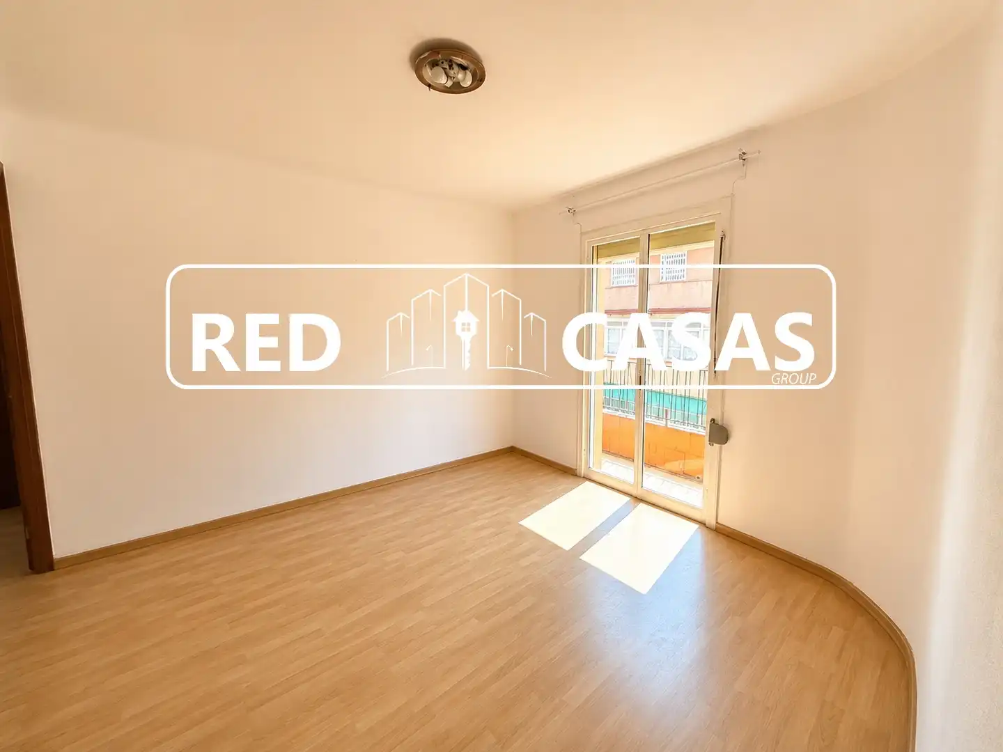 Vista exterior de Piso en venta en L'Hospitalet de Llobregat con Balcón
