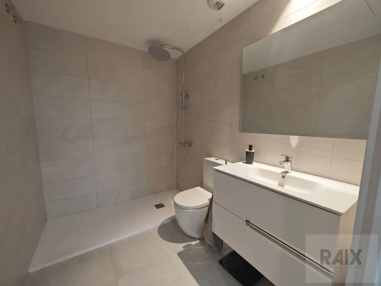Dúplex con ascensor en venta en esq. Ctra. de Montcada ), imagen 17