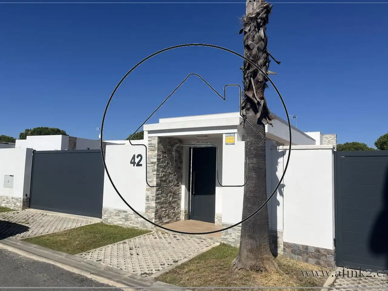 House with pool for sale in Calle Macizo Galaico, imagen 2