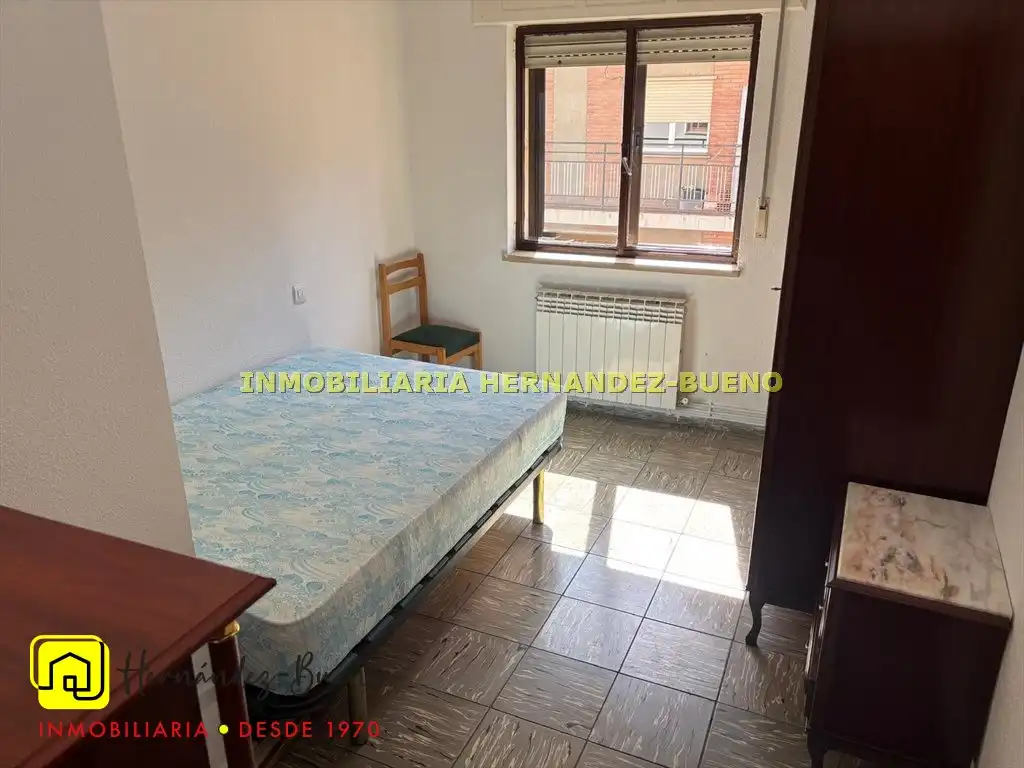 Dormitori de Pis en venda en San Bernardo - Carmelitas - Campus