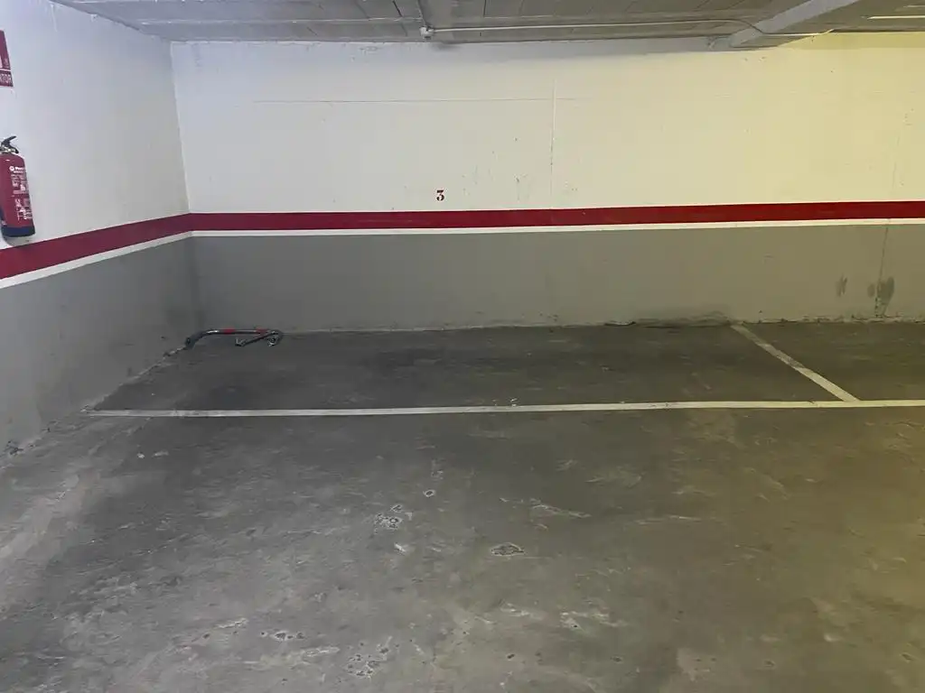 Parking with lift for sale in Carrer de Castella, imagen 5