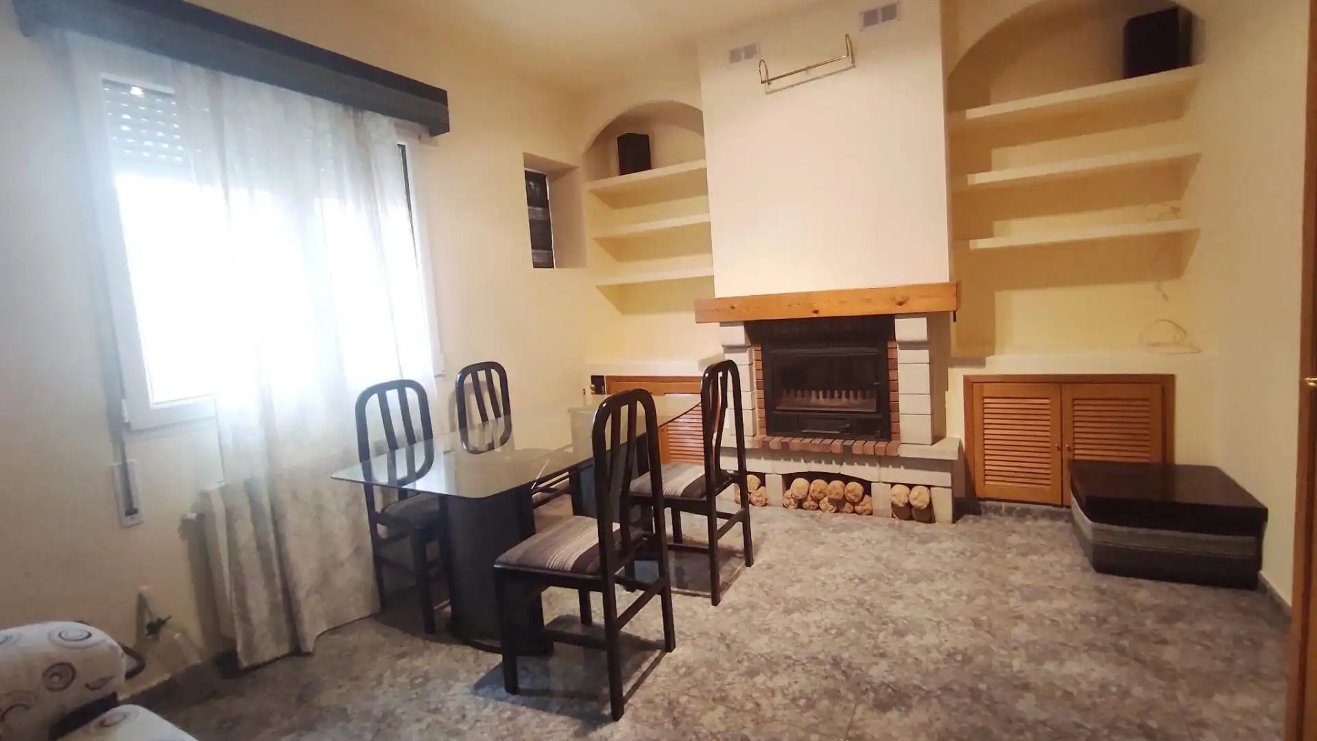 Comedor de Piso de alquiler en  Zaragoza Capital con Aire acondicionado, Calefacción y Amueblado