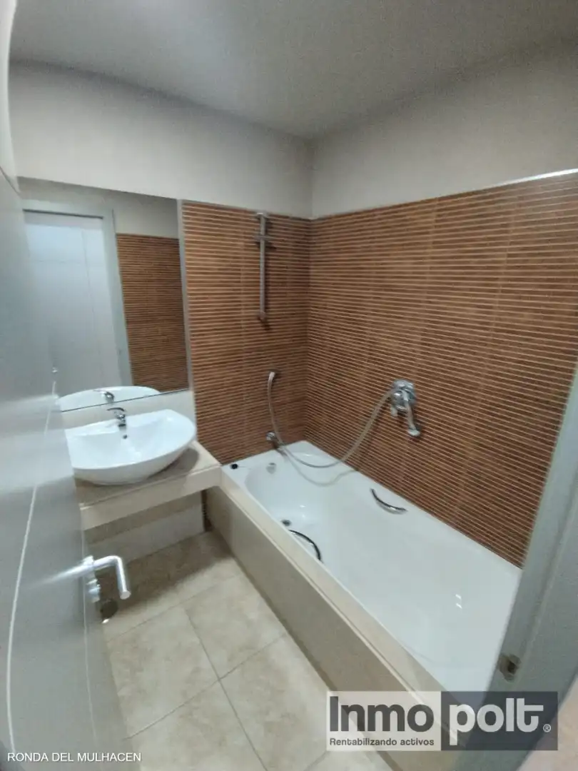 Badezimmer von Wohnung zur Miete in Vera mit Klimaanlage, Heizung und Privatgarten