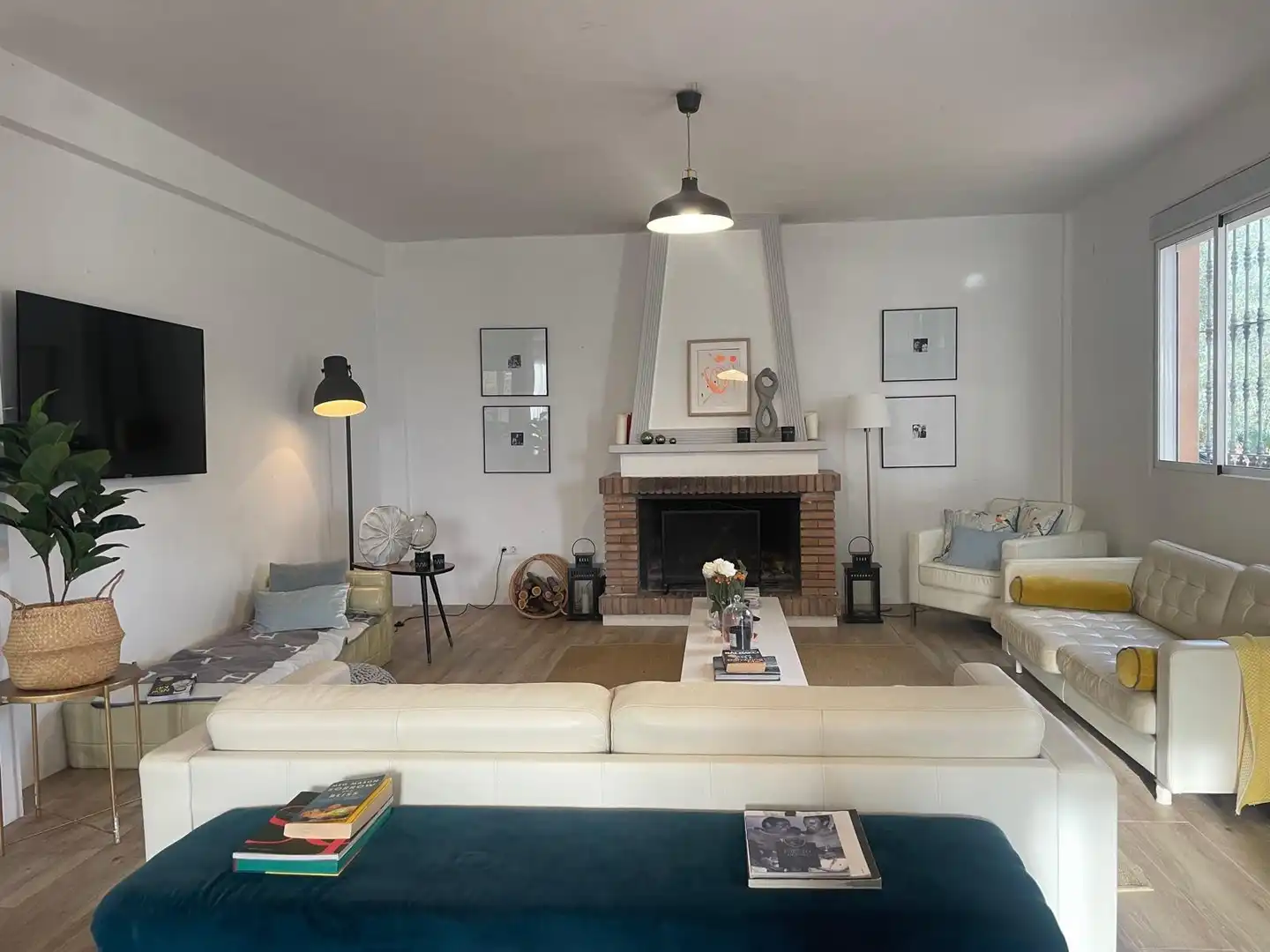 Sala de estar de Finca rústica en venta en Puente Genil con Aire acondicionado, Jardín privado y Terraza