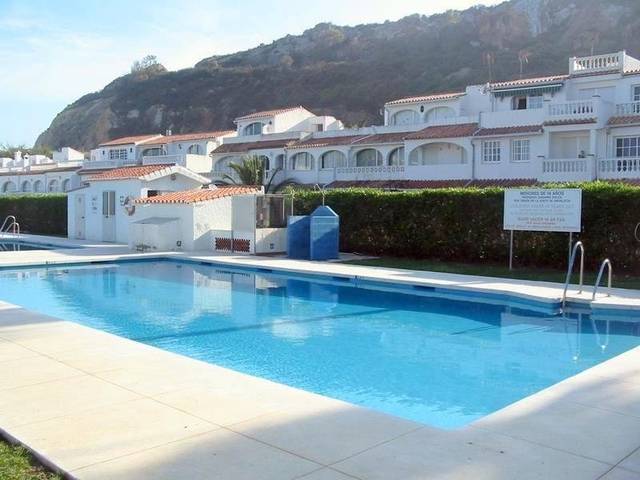 Casa adosada en Alquiler en Chullera