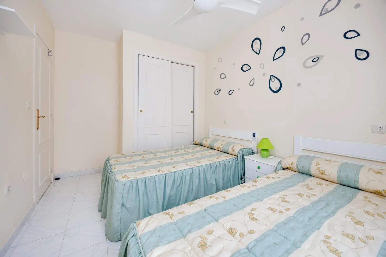 Dormitori de Casa o xalet en venda en Torrevieja amb Aire condicionat, Jardí privat i Piscina