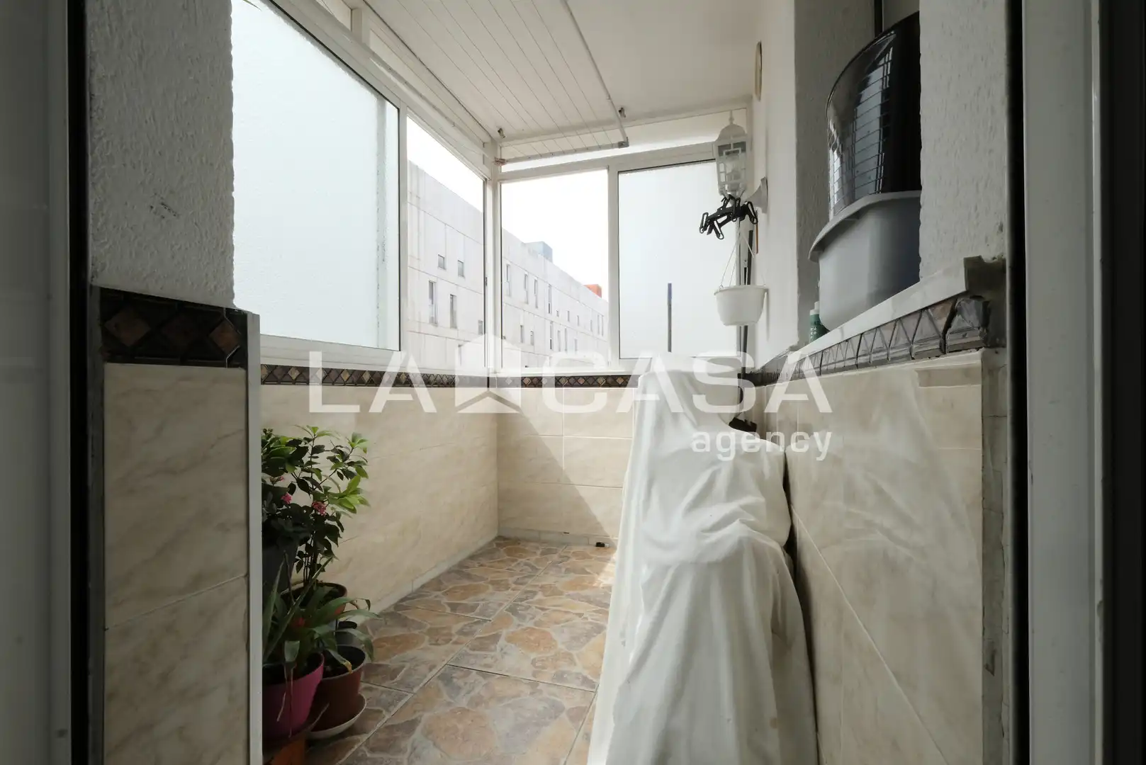 Vista exterior de Piso en venta en Barcelona con Calefacción y Balcón