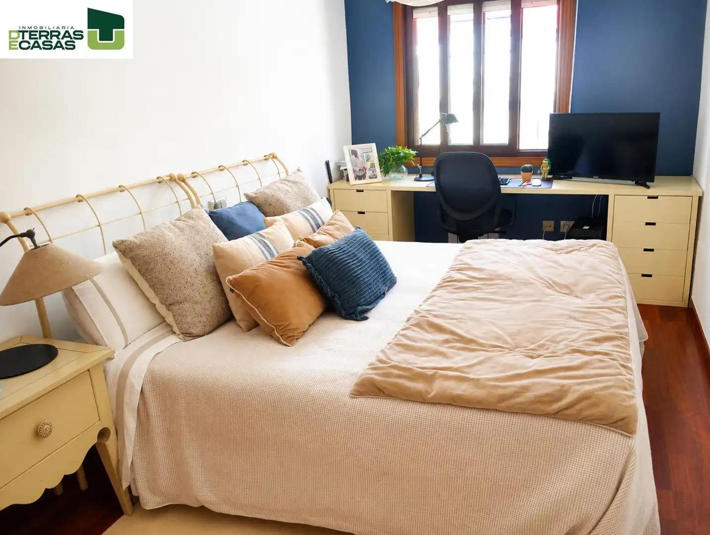 Habitación de Ático en venta en Pontevedra Capital  con Calefacción, Terraza y Trastero