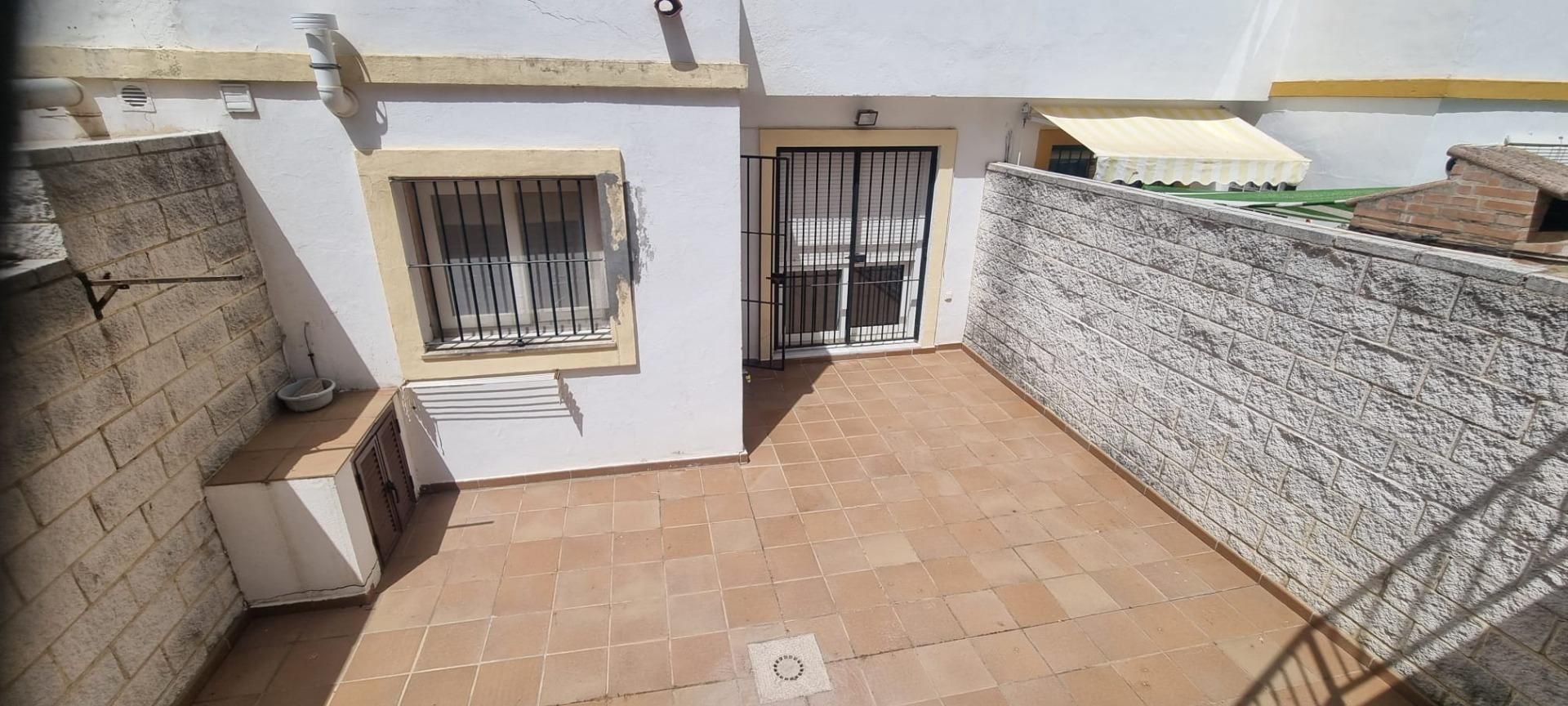 Terrace of Single-family semi-detached for sale in Algeciras  with Community pool