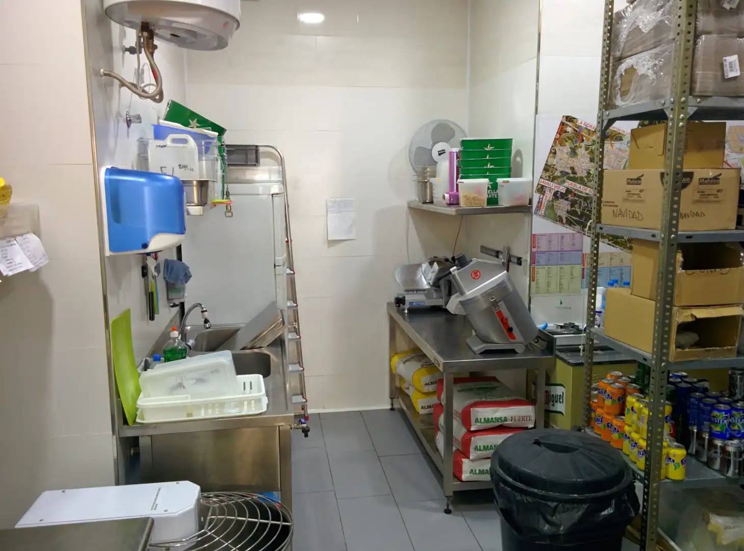 Cuina de Local en venda en Murcia amb Aire condicionat, Terrassa i Moblat