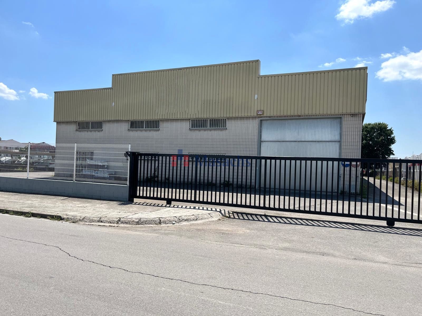 Vista exterior de Nau industrial de lloguer en Canovelles