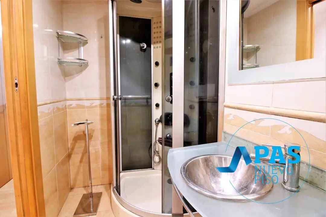 Badezimmer von Wohnung zum Verkauf in Santander mit Heizung und Terrasse