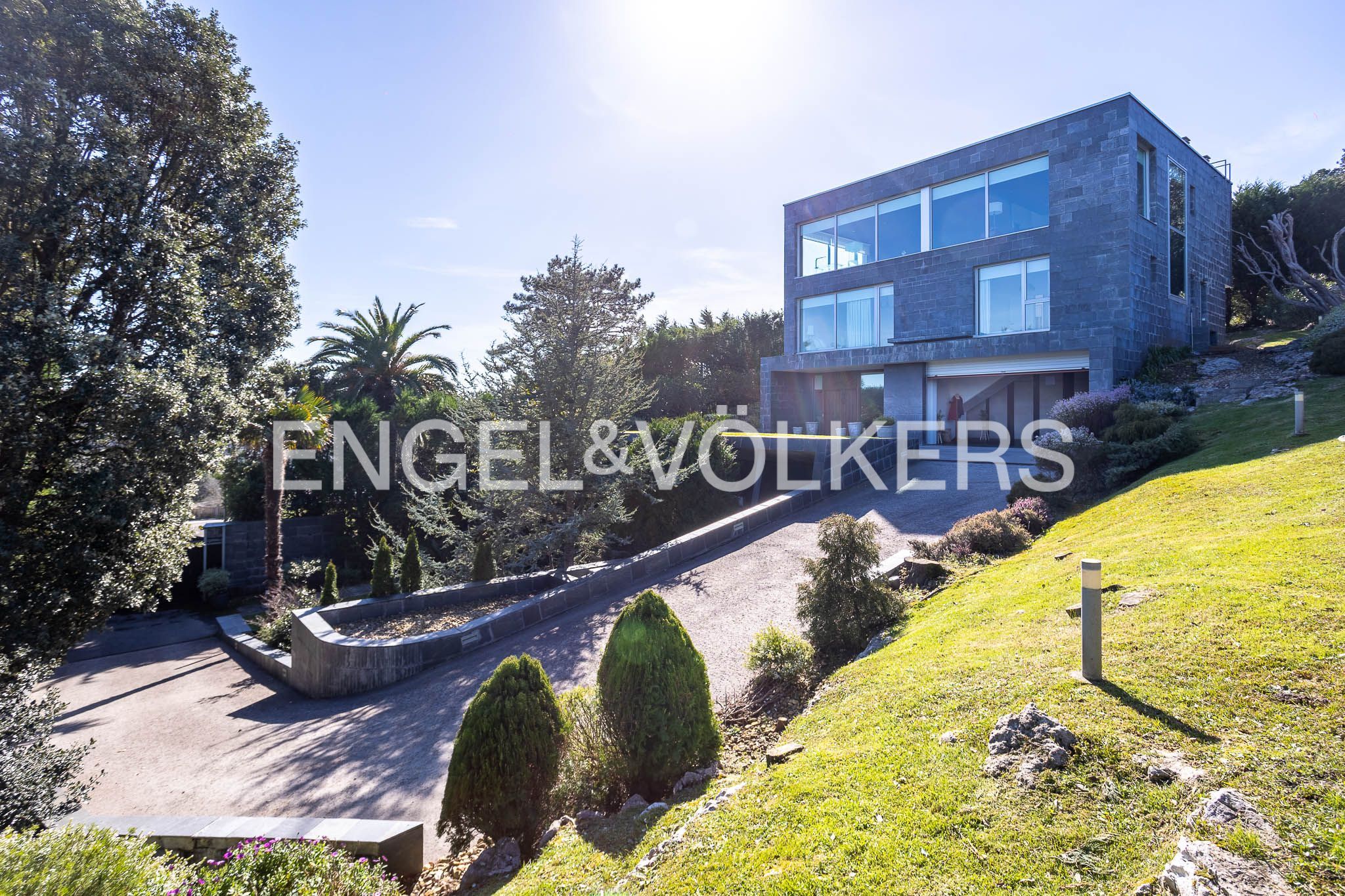 Vista exterior de Casa o xalet en venda en Bareyo amb Calefacció, Jardí privat i Terrassa